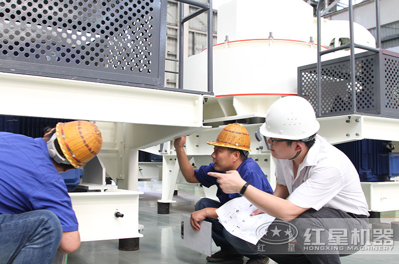 红星机器人员带客户参观厂区，细心讲解生产半岛网页版,半岛（中国）官方